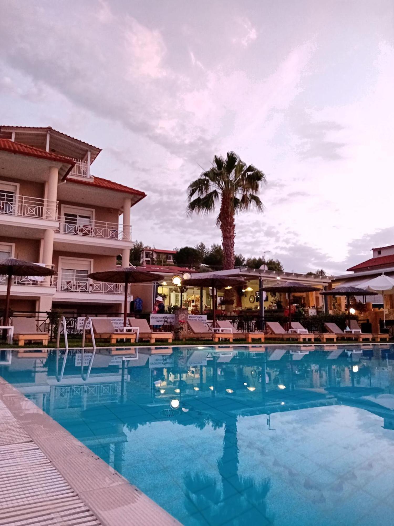 Golden Residence Family Resort 佩科霍里 外观 照片