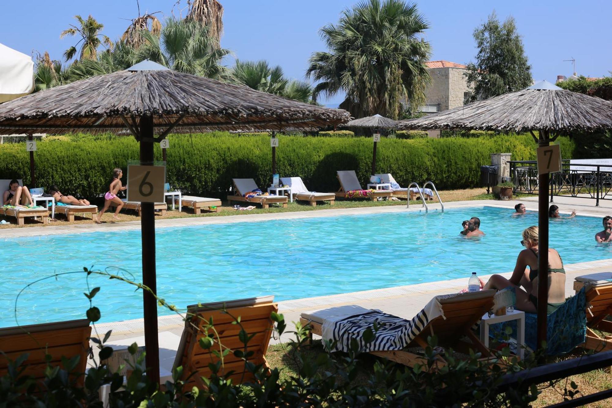 Golden Residence Family Resort 佩科霍里 外观 照片