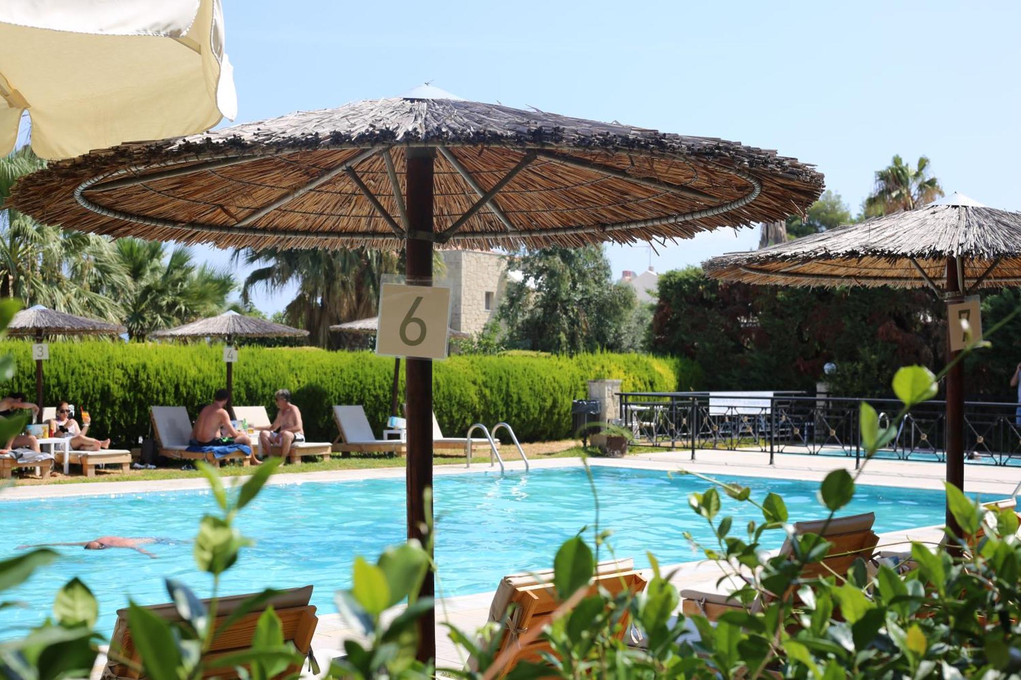 Golden Residence Family Resort 佩科霍里 外观 照片
