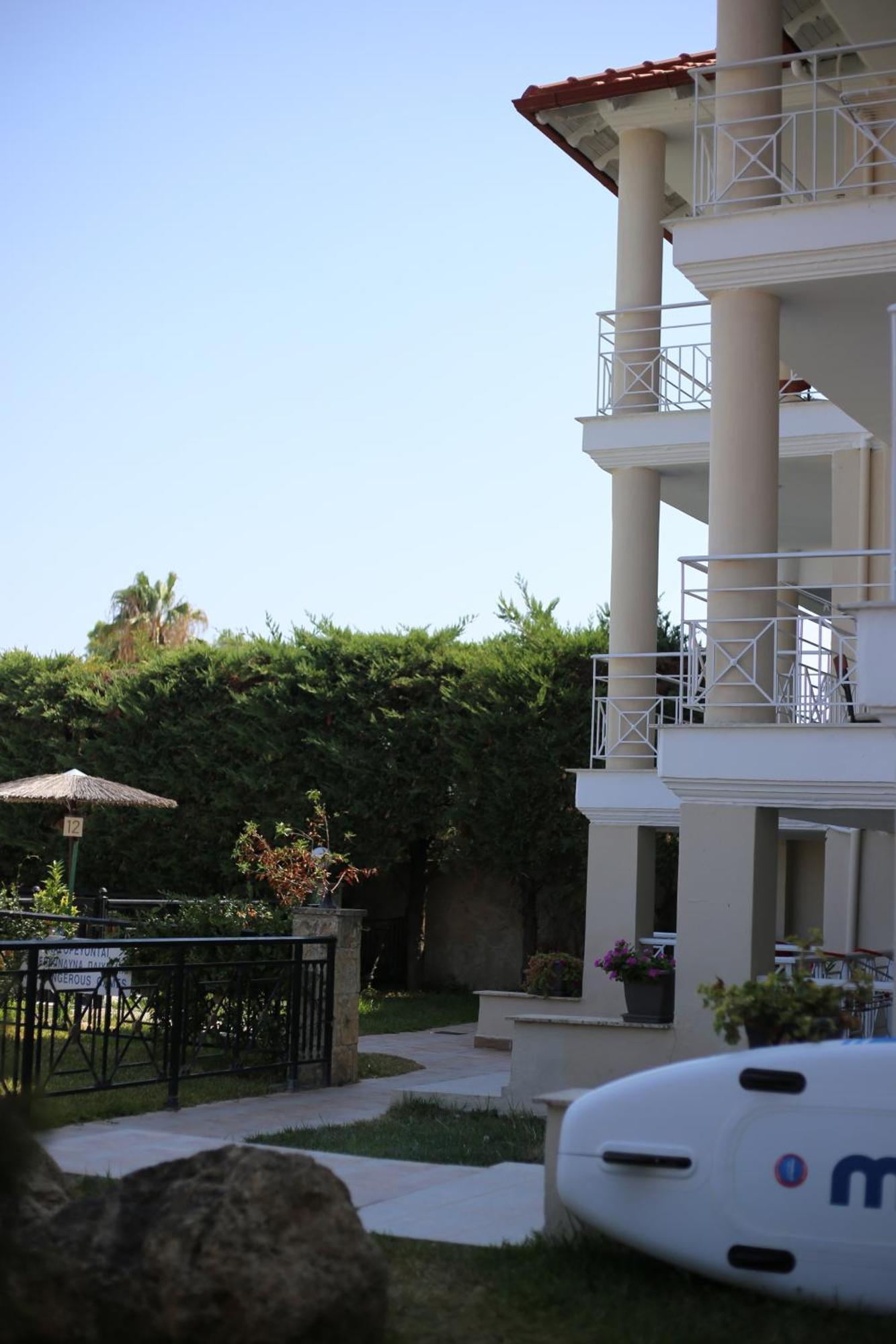 Golden Residence Family Resort 佩科霍里 外观 照片