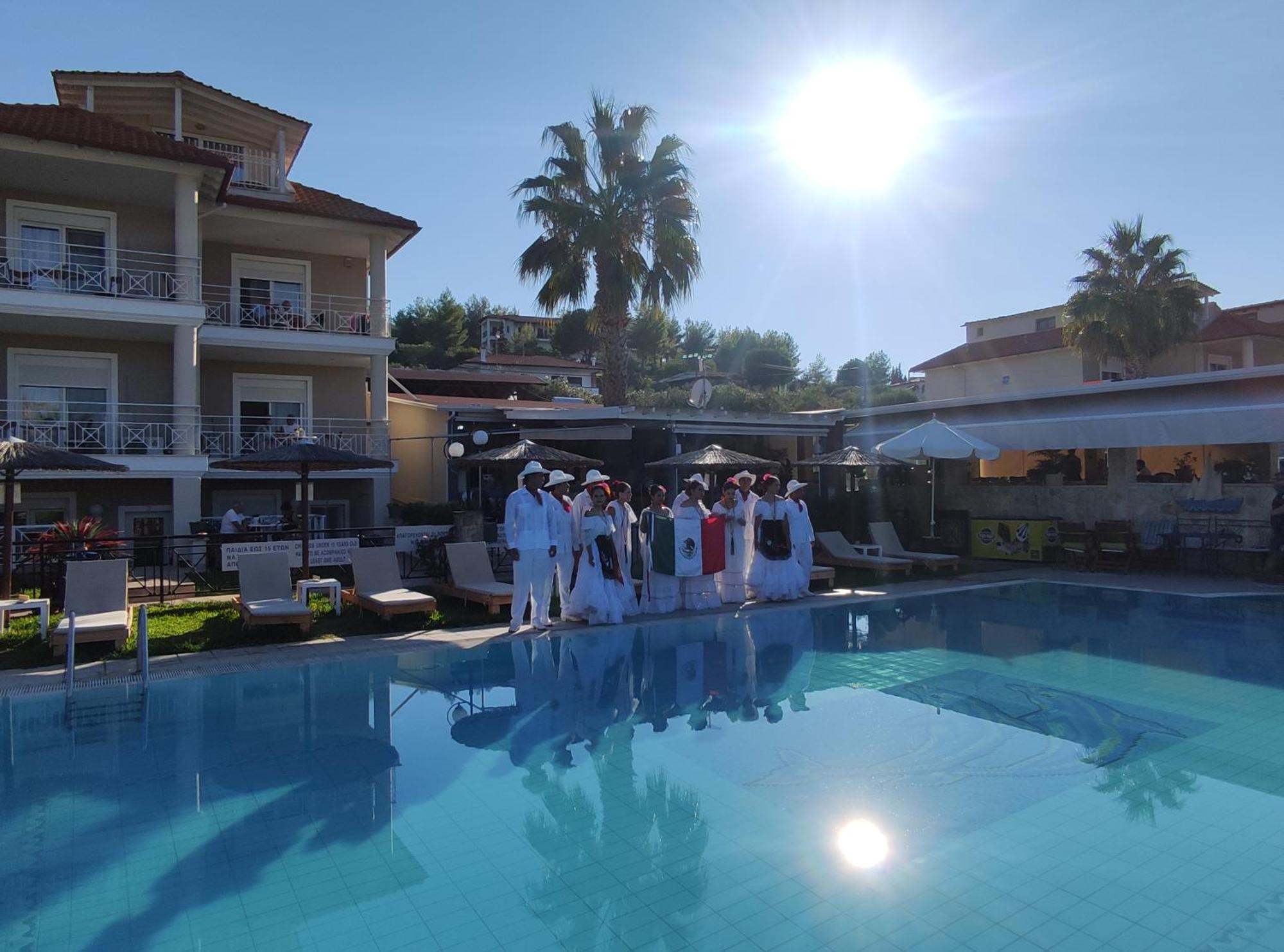 Golden Residence Family Resort 佩科霍里 外观 照片